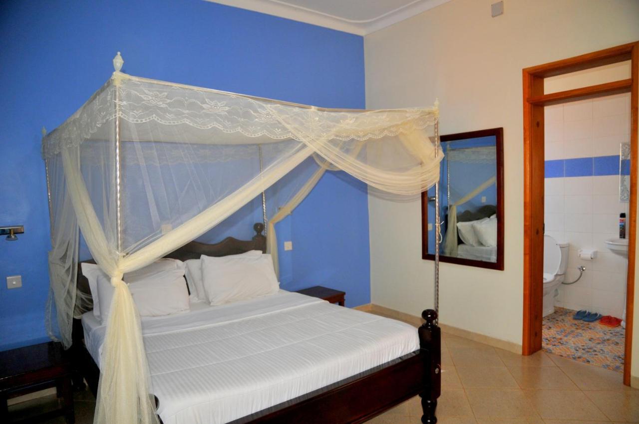 Victoria Lake View Guesthouse & Safaris Entebbe Exterior photo